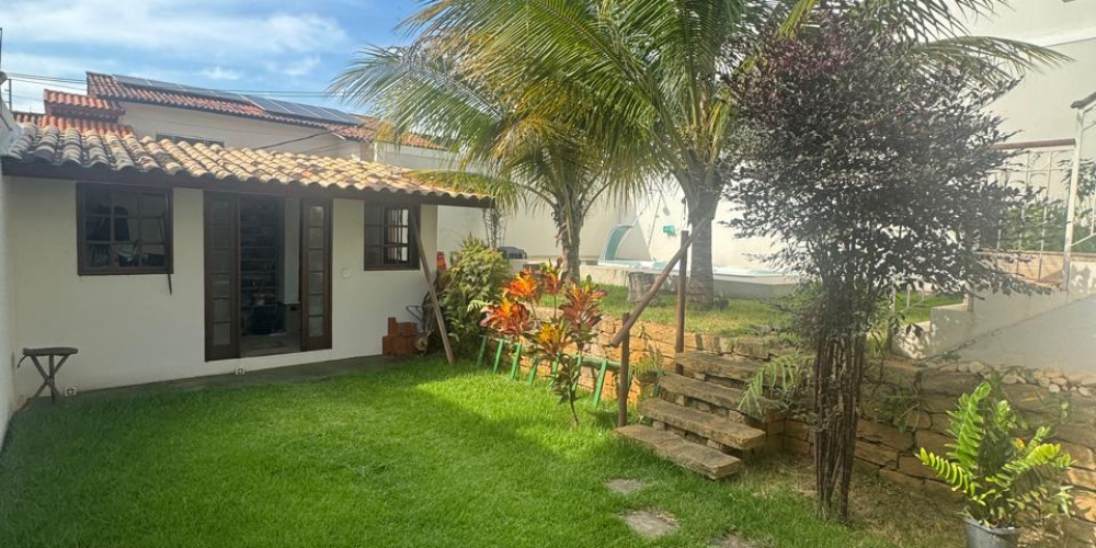 Casa Triplex em Área Nobre à VENDA (2)