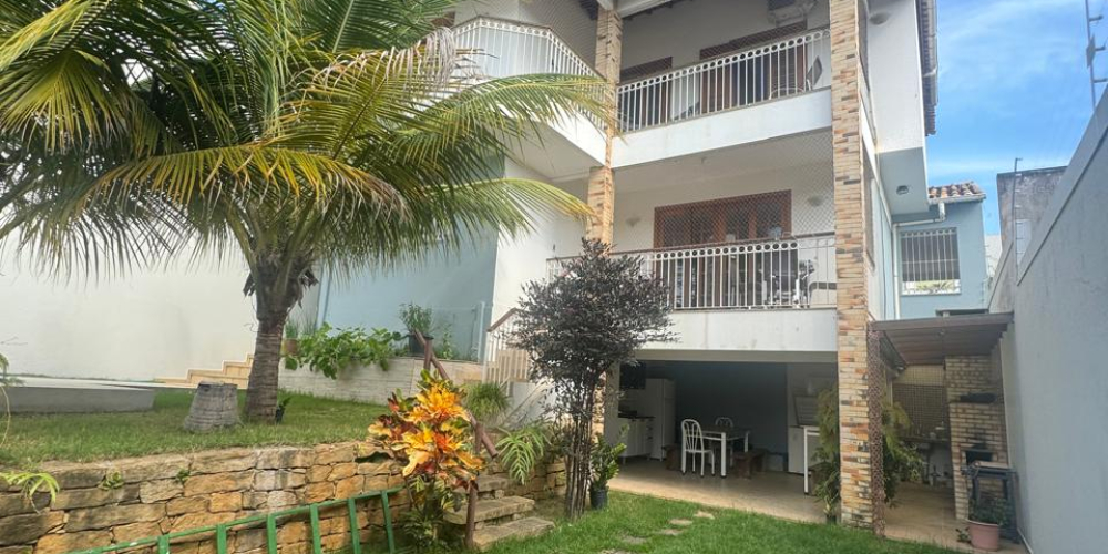 Casa Triplex em Área Nobre à VENDA (4)