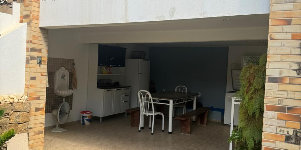 Casa Triplex em Área Nobre à VENDA (5)