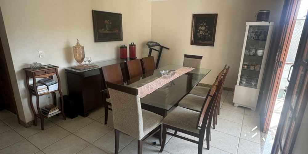 Casa Triplex em Área Nobre à VENDA (9)